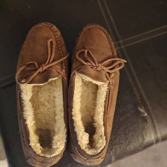 ugg slippers - Picture 2 of 3